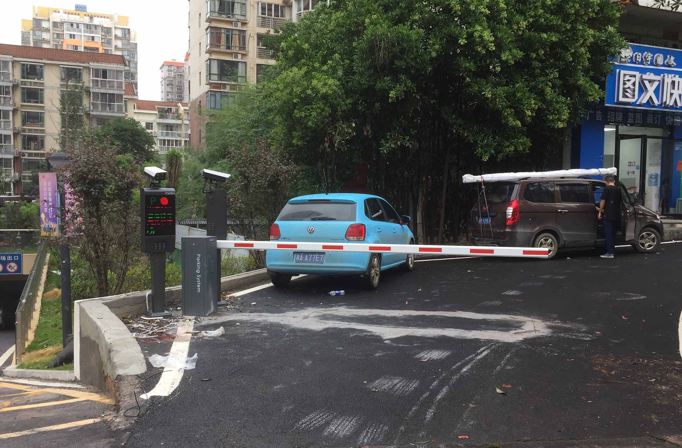 長沙雷隆智能科技有限公司,車牌識(shí)別系統(tǒng),停車收費(fèi)系統(tǒng),車牌識(shí)別一體機(jī),智能通道閘,湖南車牌識(shí)別道閘系統(tǒng),人行通道閘,智能道閘